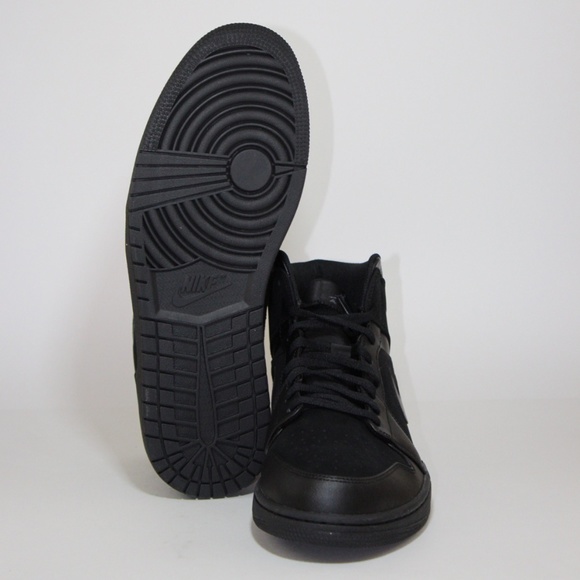 Nike Air Jordan 1 Mid Basketball shoe - Picture 5 of 6